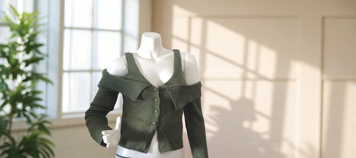 Blusa corta de manga larga con tirantes