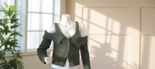 Blusa corta de manga larga con tirantes