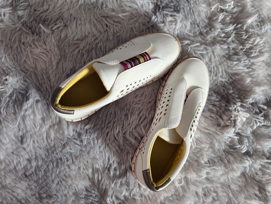 (Calzado) Zapatilla Blanca Con Detalle Étnico